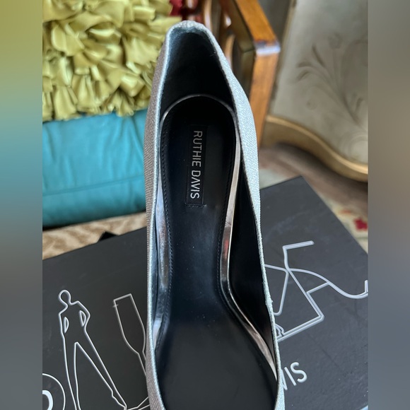 RUTHIE DAVIS Gorgeous silver stilettos heels sparkly heels classic formal pumps - Picture 9 of 13